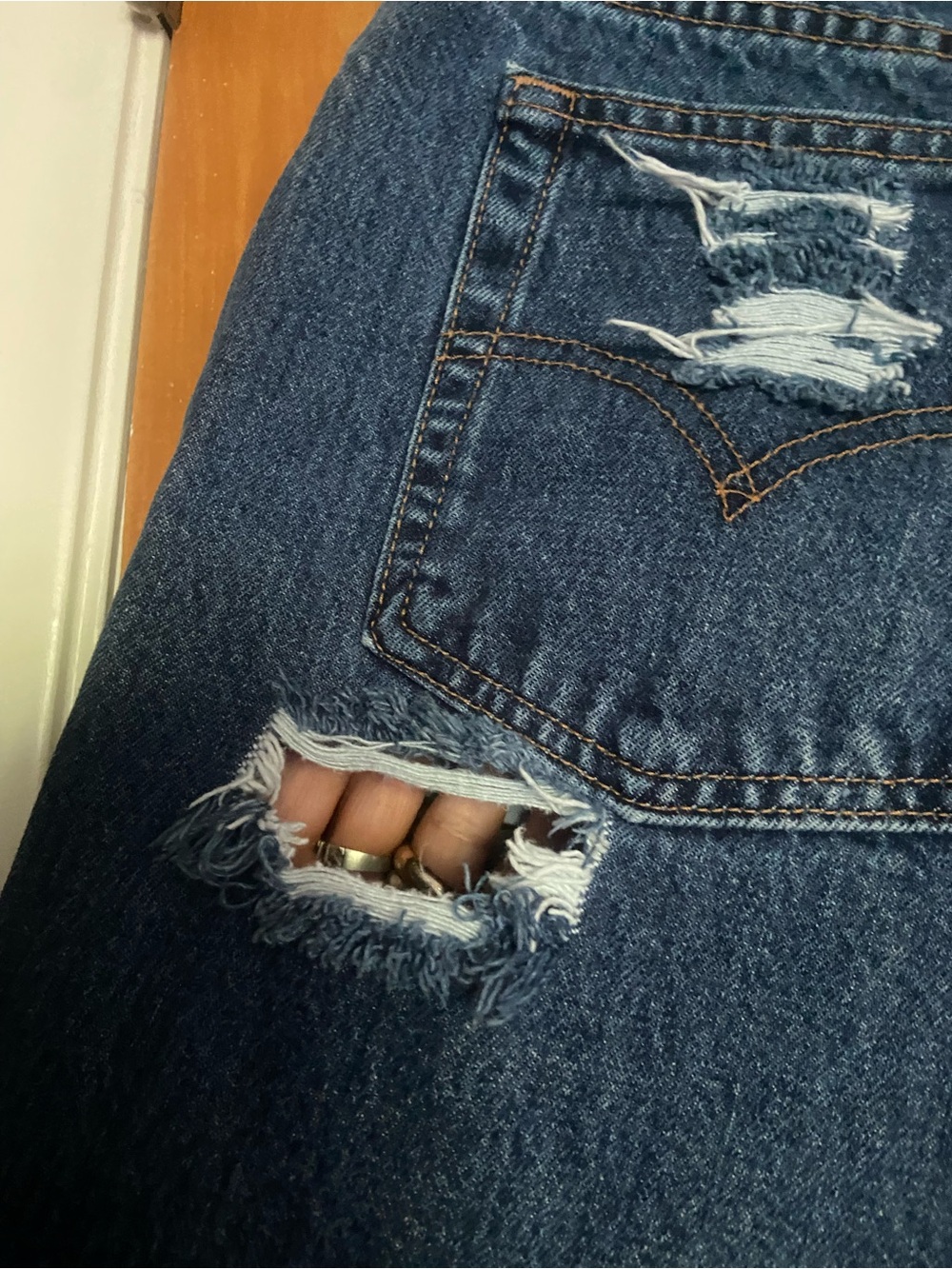 Levi's Distressed Dark Blue Denim Shorts with Frayed Hem Size XL - Picture 9 of 9